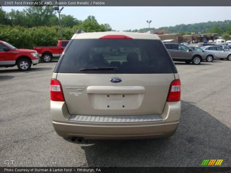 Pueblo Gold Metallic / Pebble 2005 Ford Freestyle SE AWD