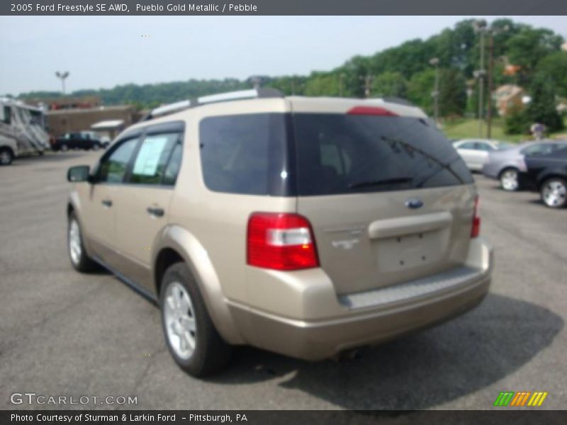 Pueblo Gold Metallic / Pebble 2005 Ford Freestyle SE AWD
