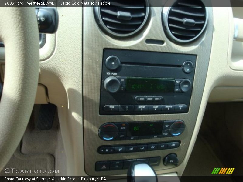 Pueblo Gold Metallic / Pebble 2005 Ford Freestyle SE AWD
