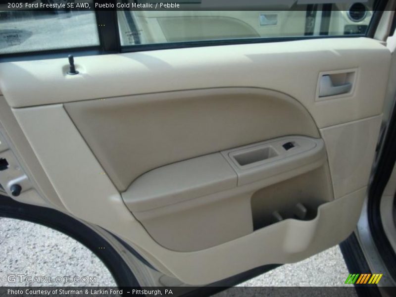 Pueblo Gold Metallic / Pebble 2005 Ford Freestyle SE AWD