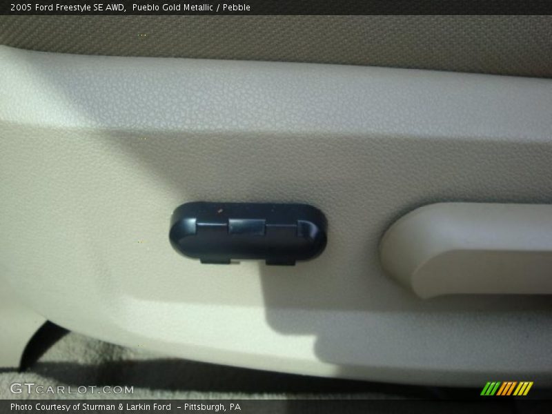 Pueblo Gold Metallic / Pebble 2005 Ford Freestyle SE AWD