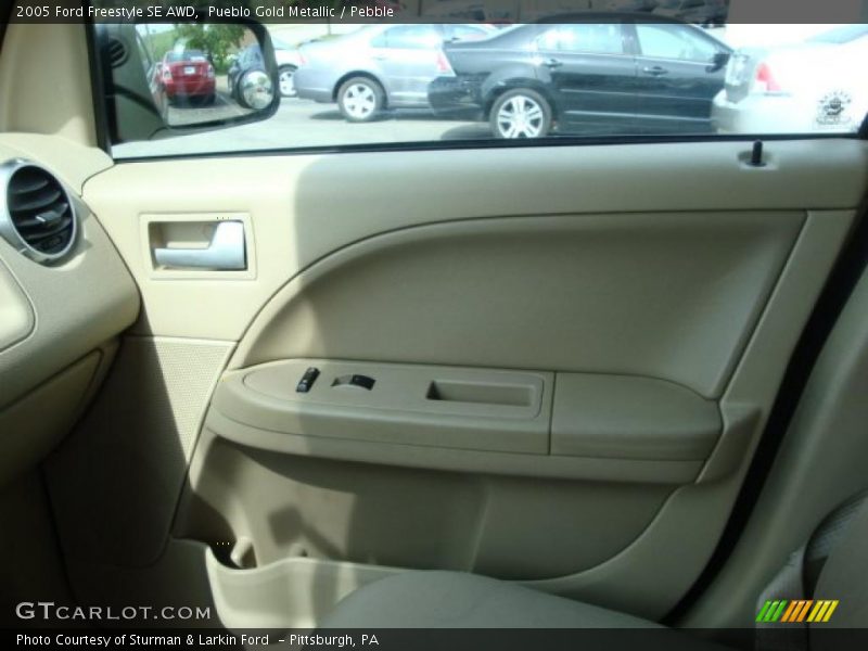 Pueblo Gold Metallic / Pebble 2005 Ford Freestyle SE AWD
