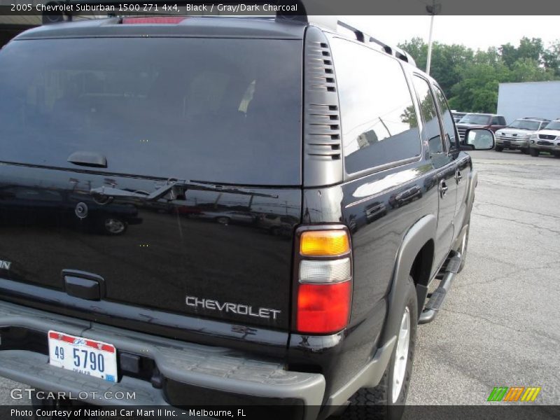 Black / Gray/Dark Charcoal 2005 Chevrolet Suburban 1500 Z71 4x4