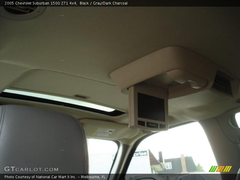 Black / Gray/Dark Charcoal 2005 Chevrolet Suburban 1500 Z71 4x4