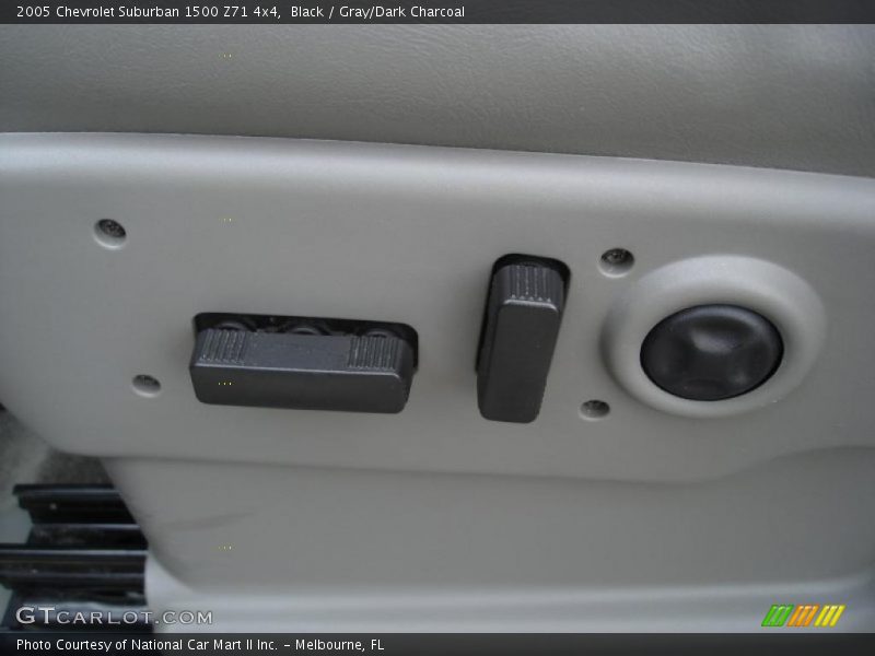 Black / Gray/Dark Charcoal 2005 Chevrolet Suburban 1500 Z71 4x4