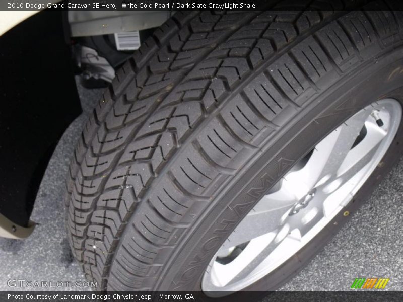 White Gold Pearl / Dark Slate Gray/Light Shale 2010 Dodge Grand Caravan SE Hero