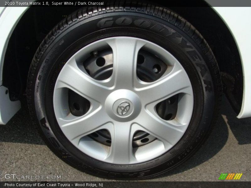 Super White / Dark Charcoal 2010 Toyota Matrix 1.8