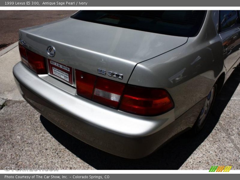 Antique Sage Pearl / Ivory 1999 Lexus ES 300