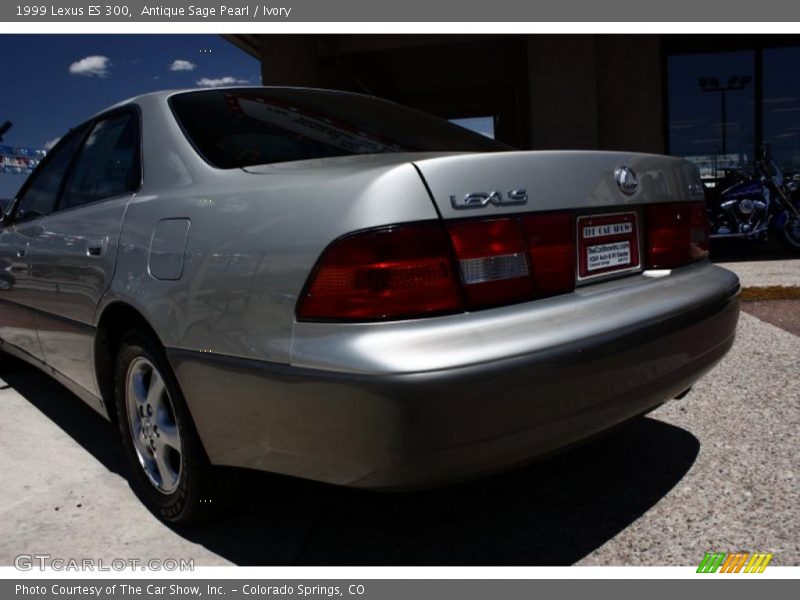 Antique Sage Pearl / Ivory 1999 Lexus ES 300