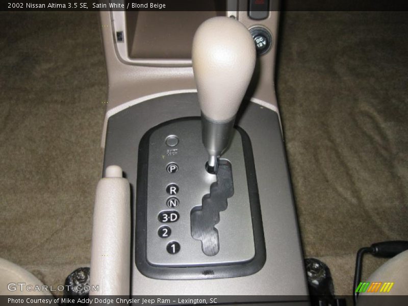 Satin White / Blond Beige 2002 Nissan Altima 3.5 SE