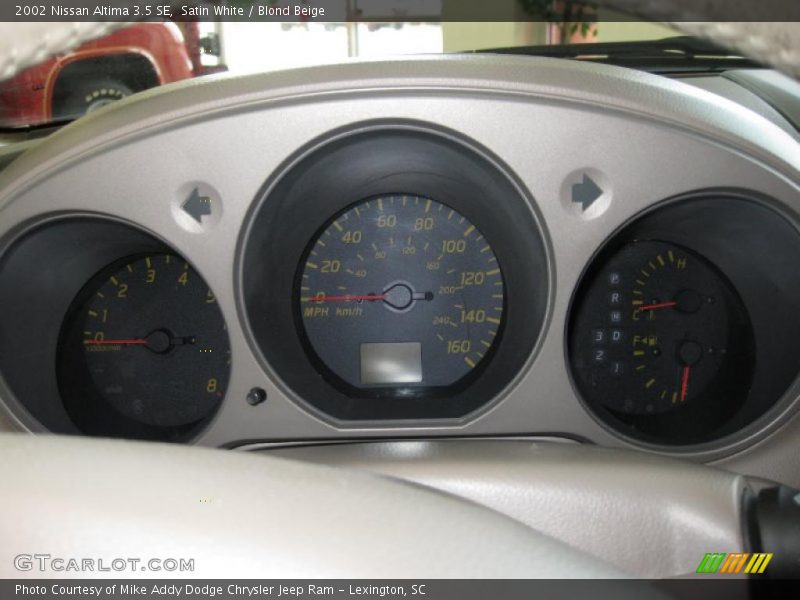 Satin White / Blond Beige 2002 Nissan Altima 3.5 SE