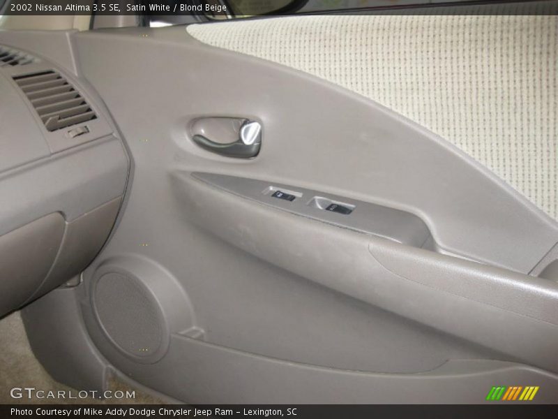 Satin White / Blond Beige 2002 Nissan Altima 3.5 SE