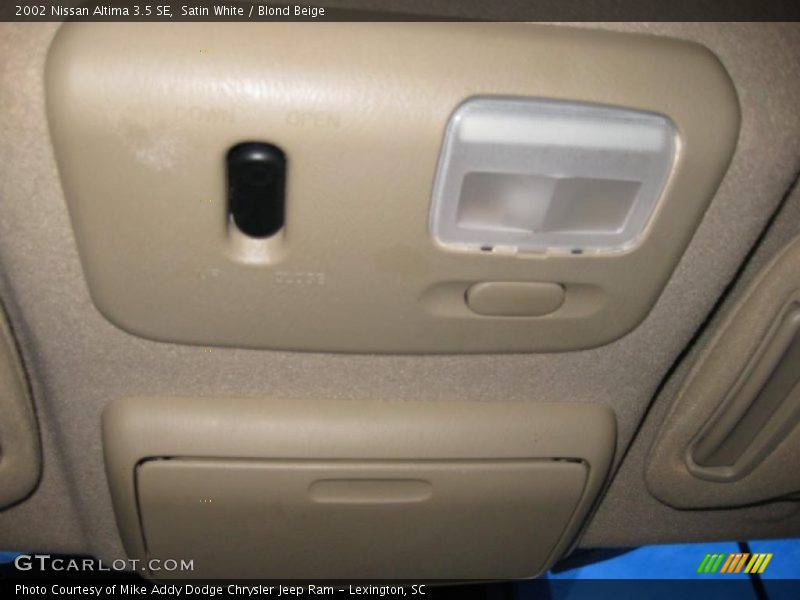 Satin White / Blond Beige 2002 Nissan Altima 3.5 SE