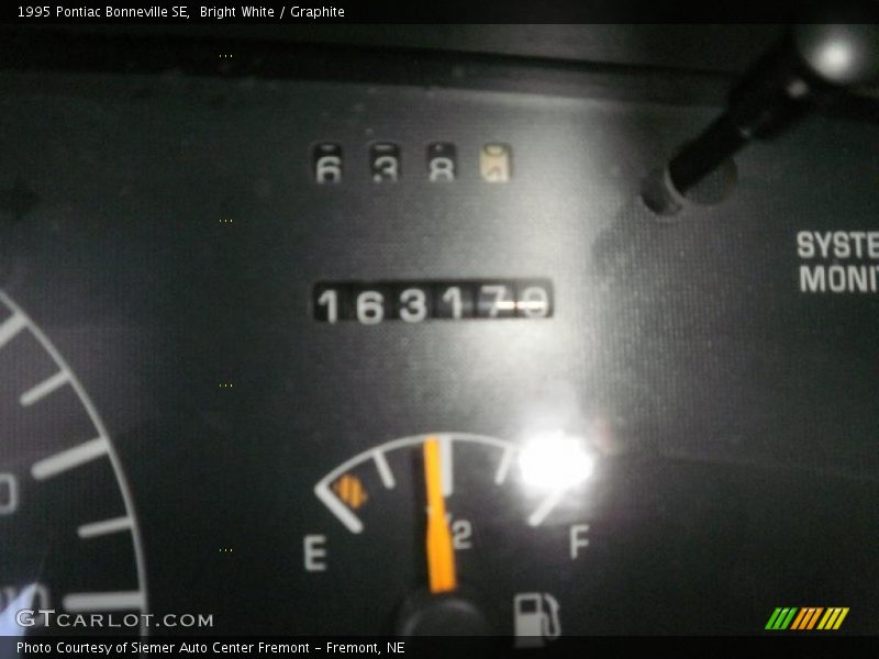 Bright White / Graphite 1995 Pontiac Bonneville SE