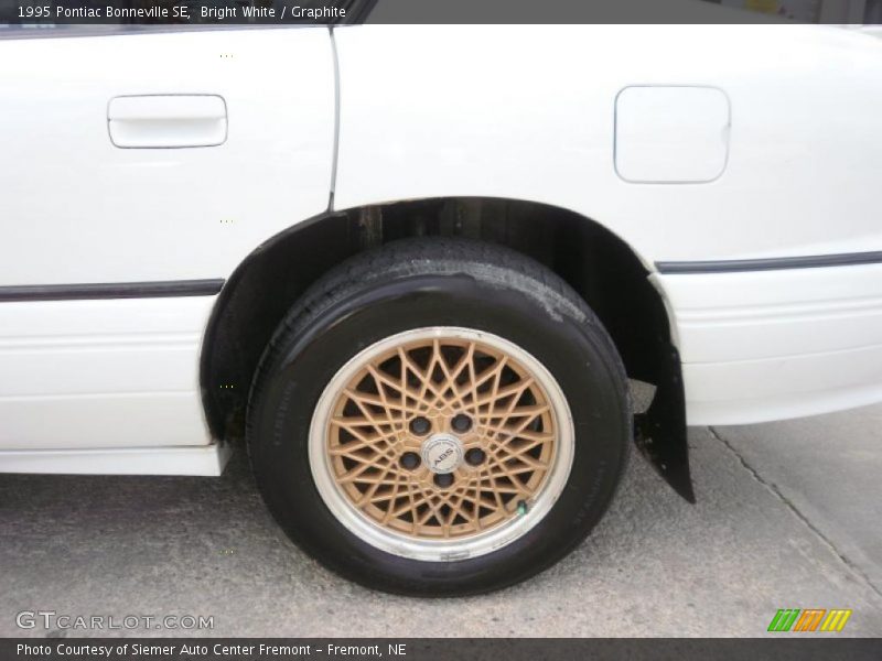 Bright White / Graphite 1995 Pontiac Bonneville SE