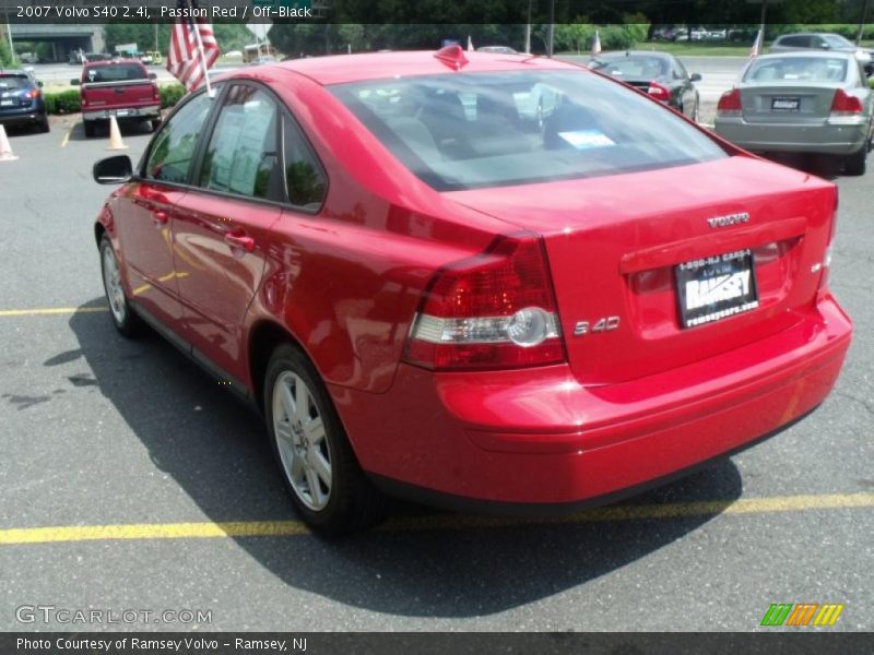 Passion Red / Off-Black 2007 Volvo S40 2.4i