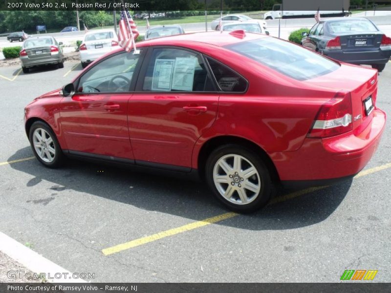 Passion Red / Off-Black 2007 Volvo S40 2.4i