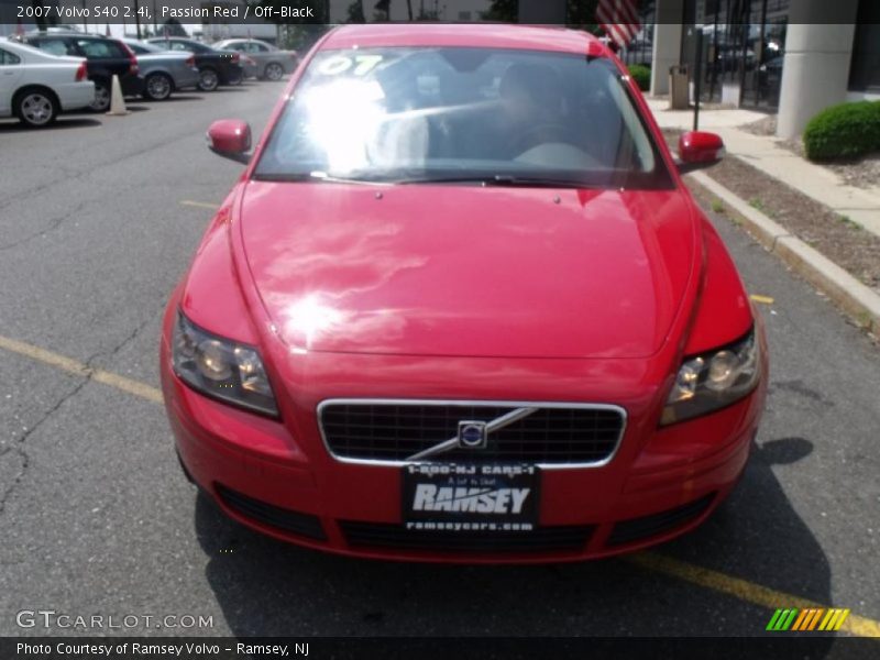 Passion Red / Off-Black 2007 Volvo S40 2.4i