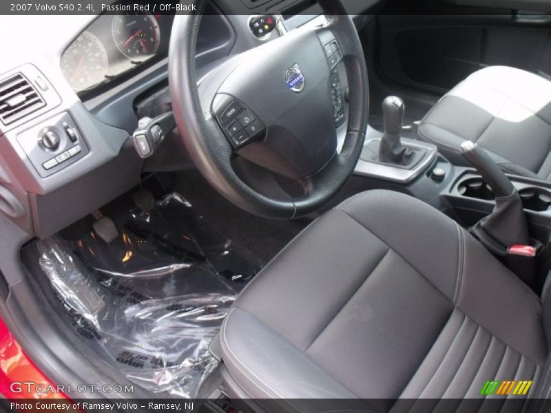 Passion Red / Off-Black 2007 Volvo S40 2.4i