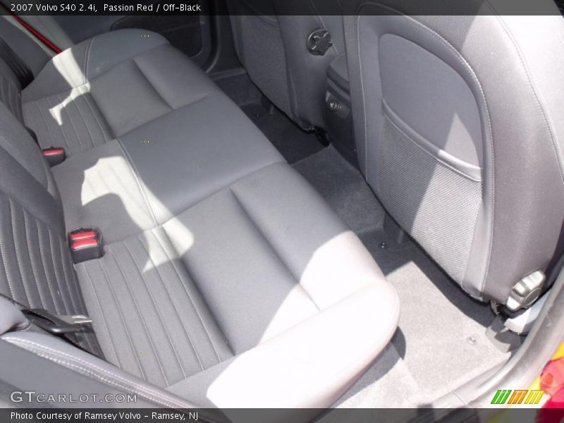 Passion Red / Off-Black 2007 Volvo S40 2.4i