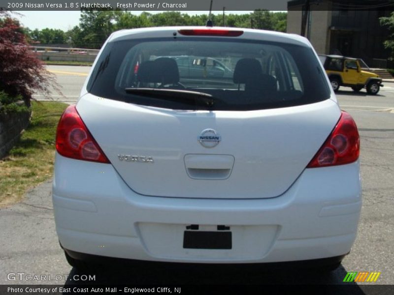 Fresh Powder / Charcoal 2009 Nissan Versa 1.8 S Hatchback
