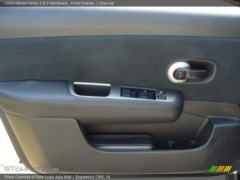 Fresh Powder / Charcoal 2009 Nissan Versa 1.8 S Hatchback