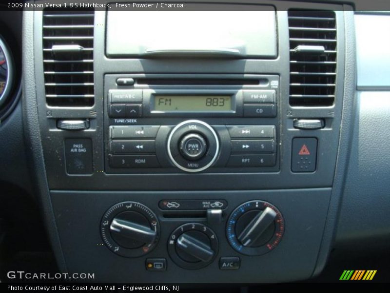 Fresh Powder / Charcoal 2009 Nissan Versa 1.8 S Hatchback