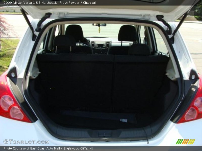 Fresh Powder / Charcoal 2009 Nissan Versa 1.8 S Hatchback