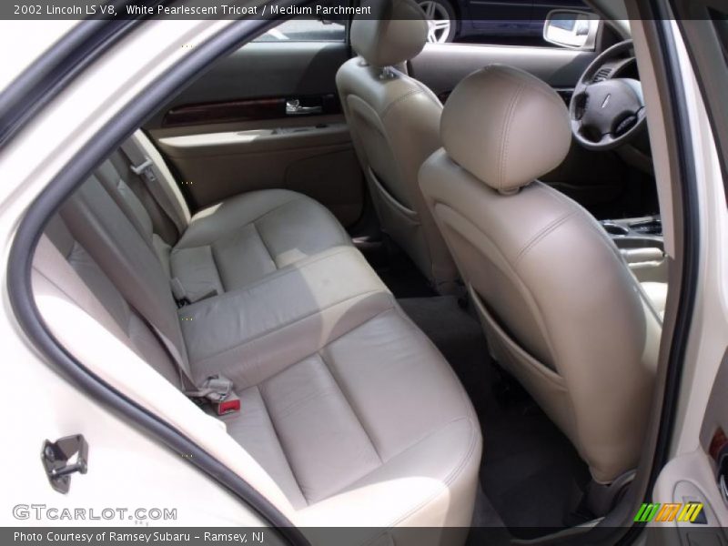 White Pearlescent Tricoat / Medium Parchment 2002 Lincoln LS V8