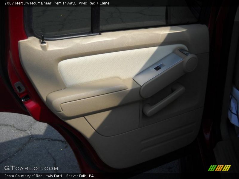 Vivid Red / Camel 2007 Mercury Mountaineer Premier AWD