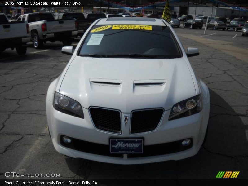 White Hot / Onyx 2009 Pontiac G8 Sedan