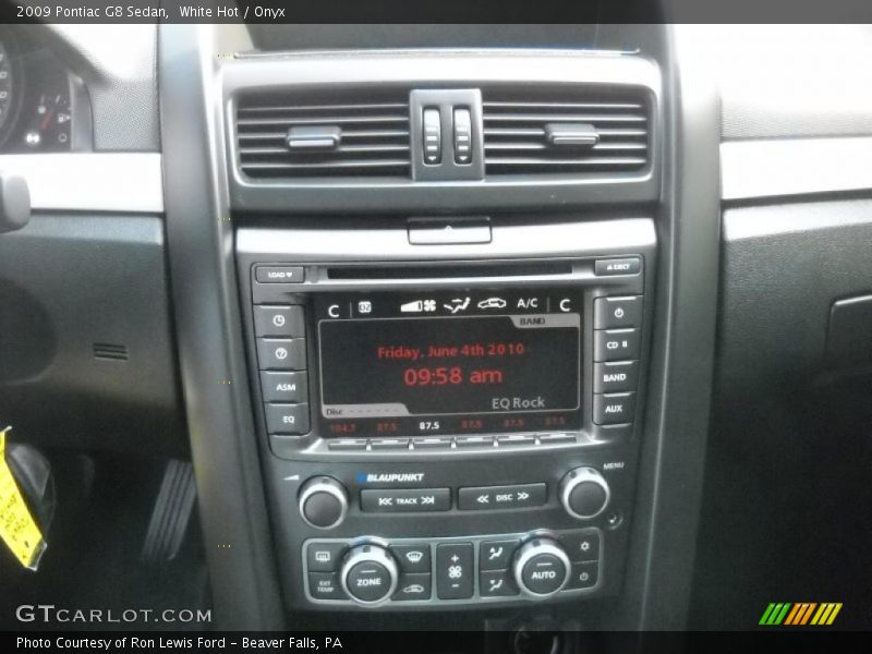 White Hot / Onyx 2009 Pontiac G8 Sedan