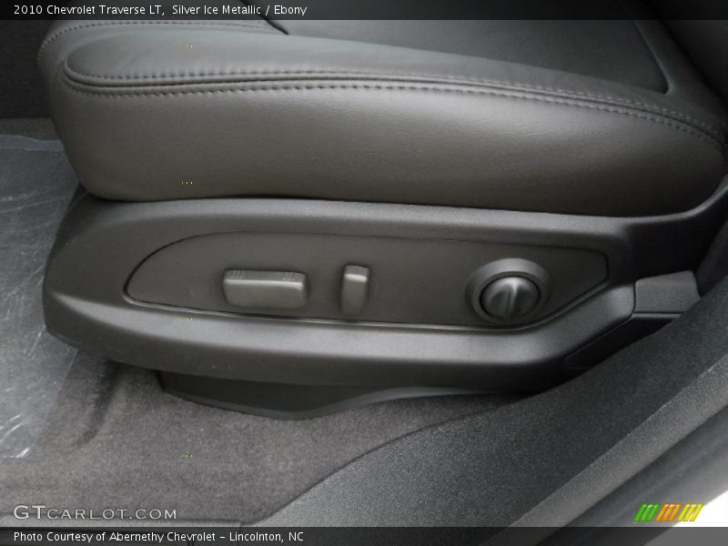 Silver Ice Metallic / Ebony 2010 Chevrolet Traverse LT