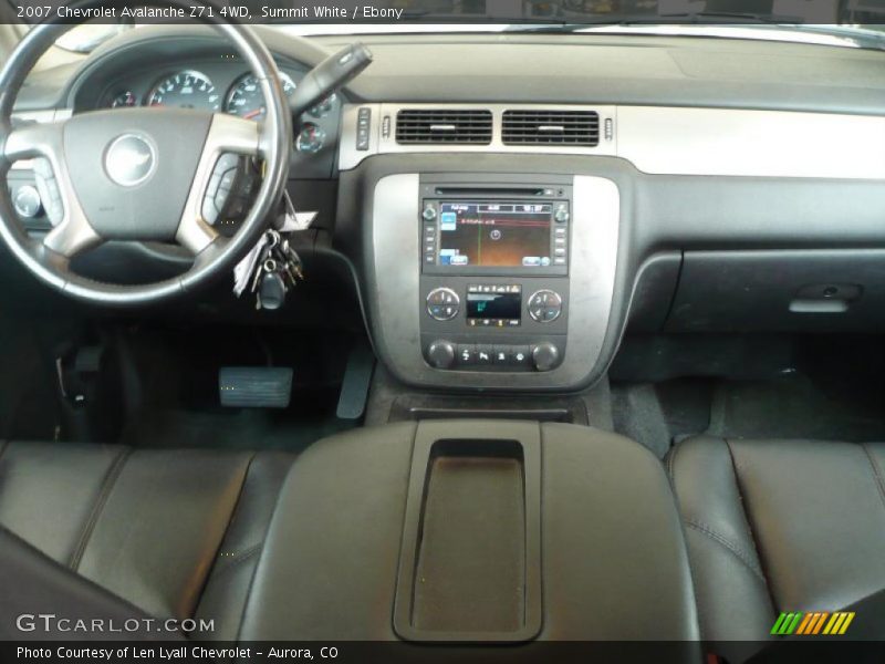 Summit White / Ebony 2007 Chevrolet Avalanche Z71 4WD