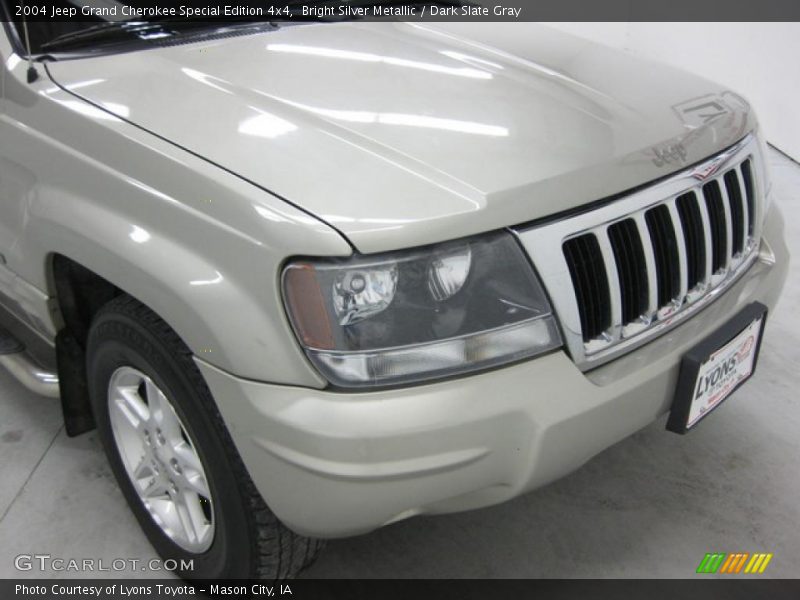 Bright Silver Metallic / Dark Slate Gray 2004 Jeep Grand Cherokee Special Edition 4x4