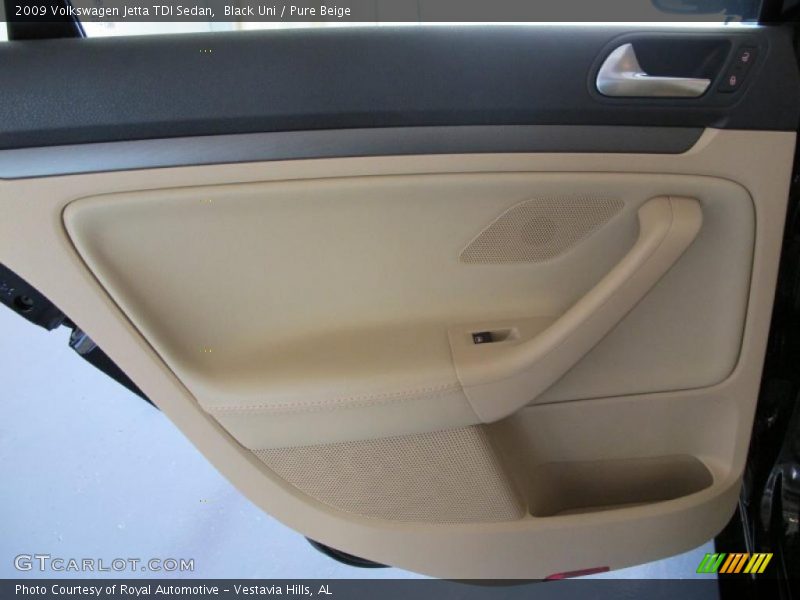 Black Uni / Pure Beige 2009 Volkswagen Jetta TDI Sedan