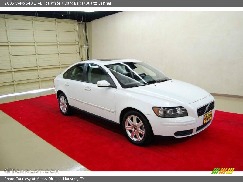 Ice White / Dark Beige/Quartz Leather 2005 Volvo S40 2.4i