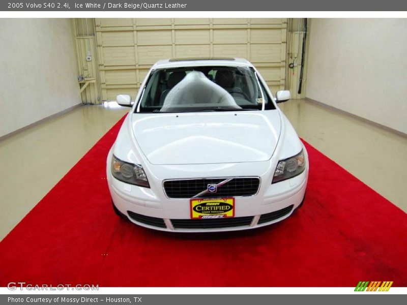 Ice White / Dark Beige/Quartz Leather 2005 Volvo S40 2.4i