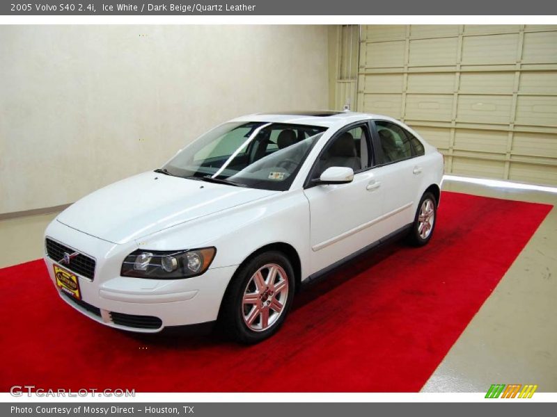 Ice White / Dark Beige/Quartz Leather 2005 Volvo S40 2.4i