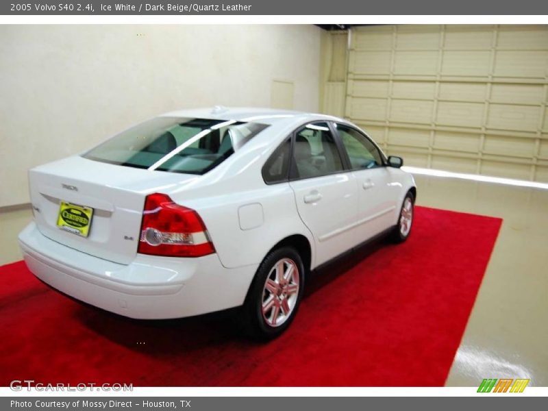 Ice White / Dark Beige/Quartz Leather 2005 Volvo S40 2.4i