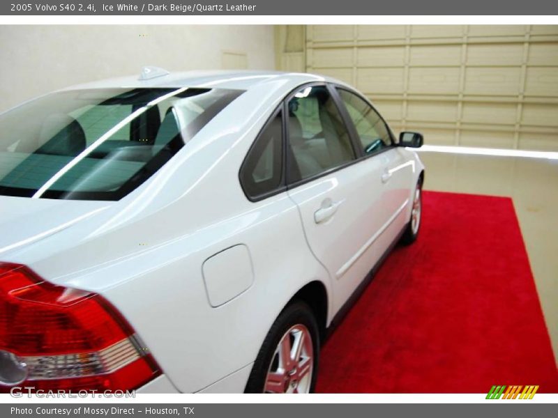 Ice White / Dark Beige/Quartz Leather 2005 Volvo S40 2.4i