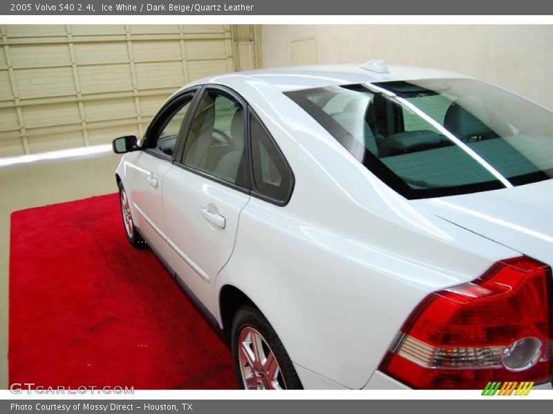 Ice White / Dark Beige/Quartz Leather 2005 Volvo S40 2.4i