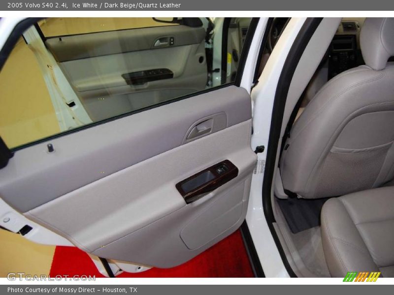 Ice White / Dark Beige/Quartz Leather 2005 Volvo S40 2.4i