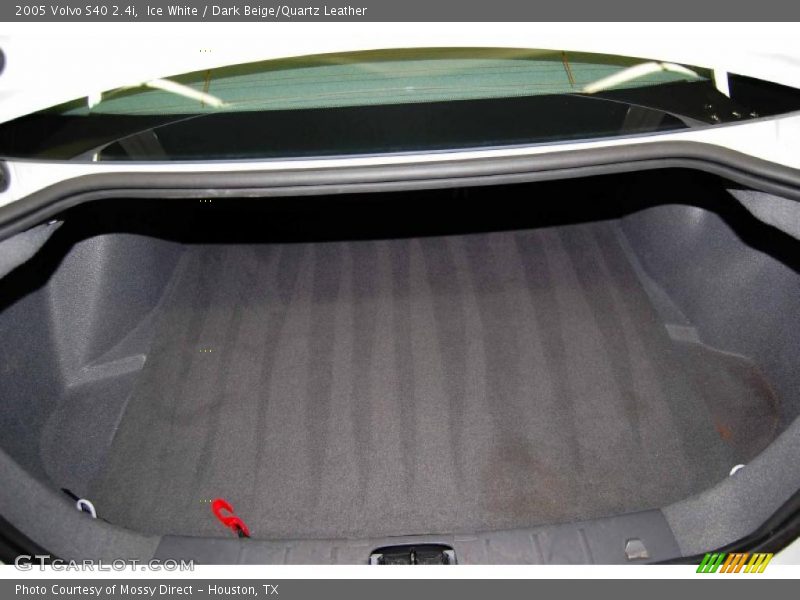 Ice White / Dark Beige/Quartz Leather 2005 Volvo S40 2.4i