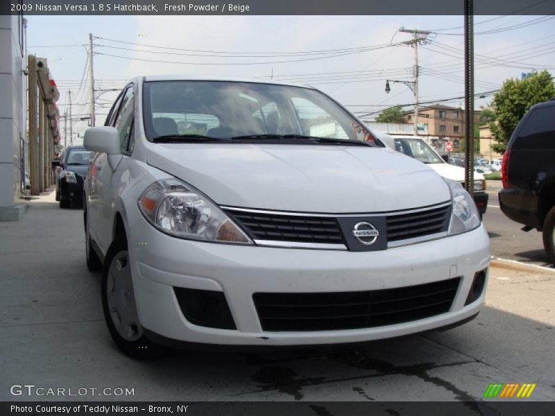 Fresh Powder / Beige 2009 Nissan Versa 1.8 S Hatchback