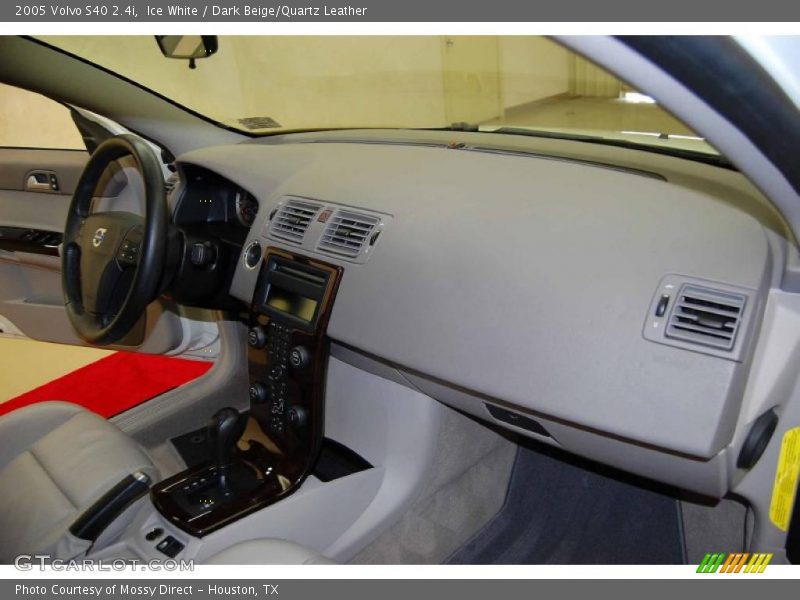 Ice White / Dark Beige/Quartz Leather 2005 Volvo S40 2.4i