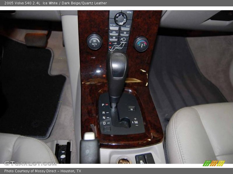 Ice White / Dark Beige/Quartz Leather 2005 Volvo S40 2.4i