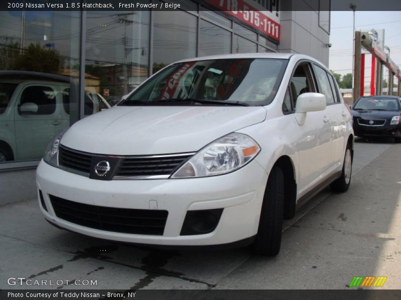 Fresh Powder / Beige 2009 Nissan Versa 1.8 S Hatchback