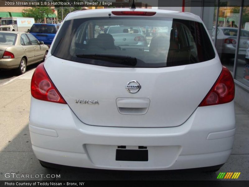 Fresh Powder / Beige 2009 Nissan Versa 1.8 S Hatchback