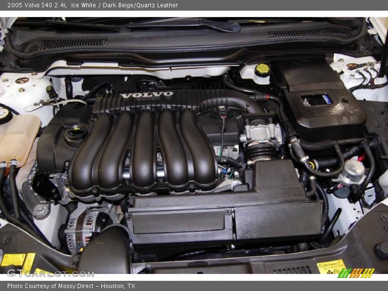 Ice White / Dark Beige/Quartz Leather 2005 Volvo S40 2.4i